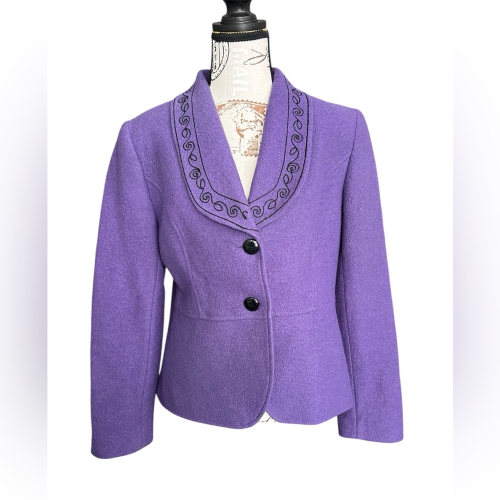 Pendleton Vintage Women’s 100% Merino Wool in Purple w/Embroidered Design Medium